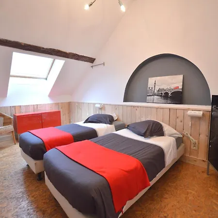 Rustic With Pool 度假居 *