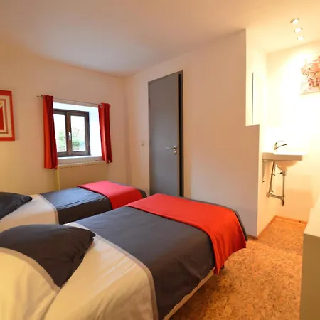 Rustic With Pool Nyaraló Waimes