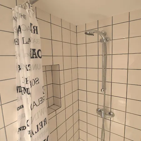 בית נופש Charming In With Pool וואימס