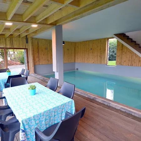 בית נופש Charming In With Pool וואימס
