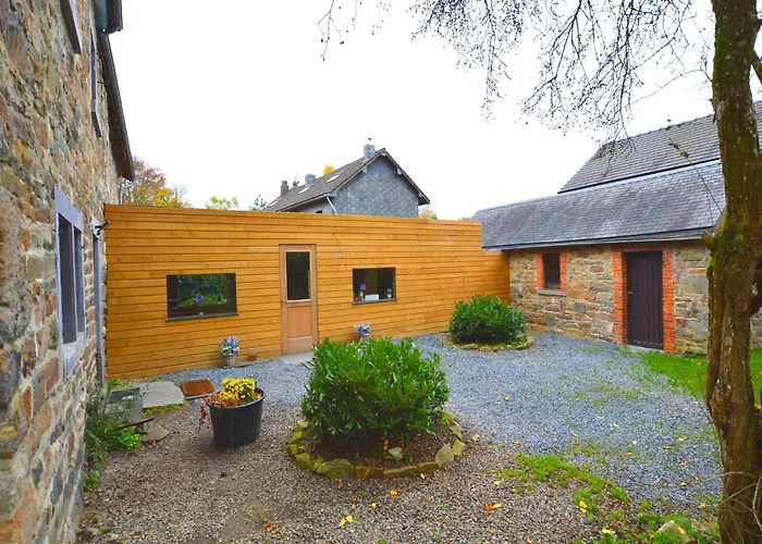 Hébergement de vacances Rustic With Pool *